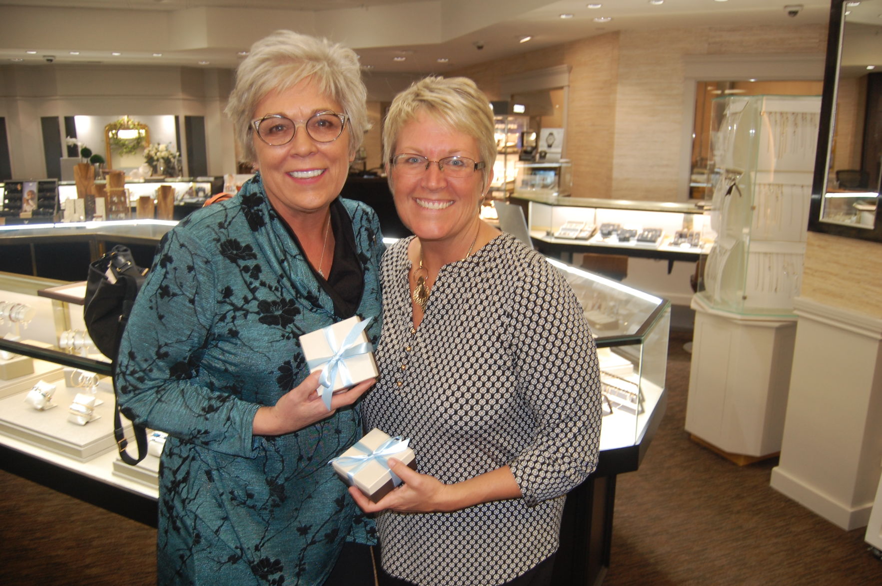 Deb Hoelscher, Susan Mitchell